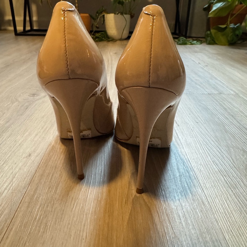Saks Fifth Avenue Beige Patent Heels - Picture 4 of 5